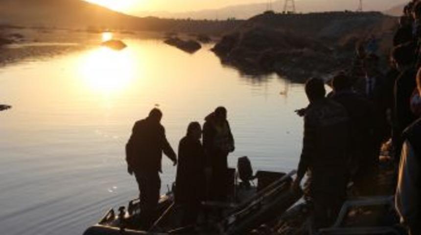 Baraj Sularında Kaybolan İş&ccedil;ilerden Birinin Cesedine Daha Ulaşıldı