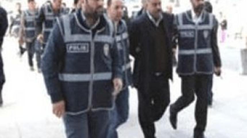 Do&ccedil;.Dr. G&uuml;rateş'in cinayet zanlılar adliyede