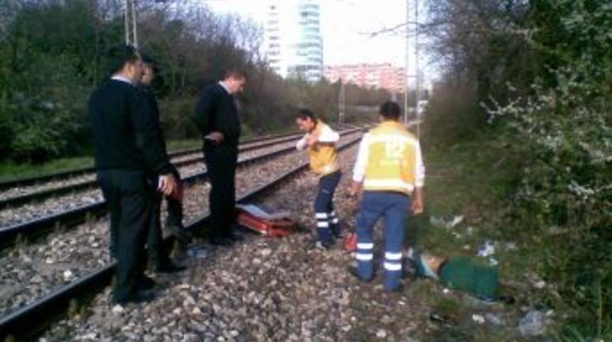 K&ouml;peğinin peşinden koşan &ccedil;ocuk trenin altında kaldı