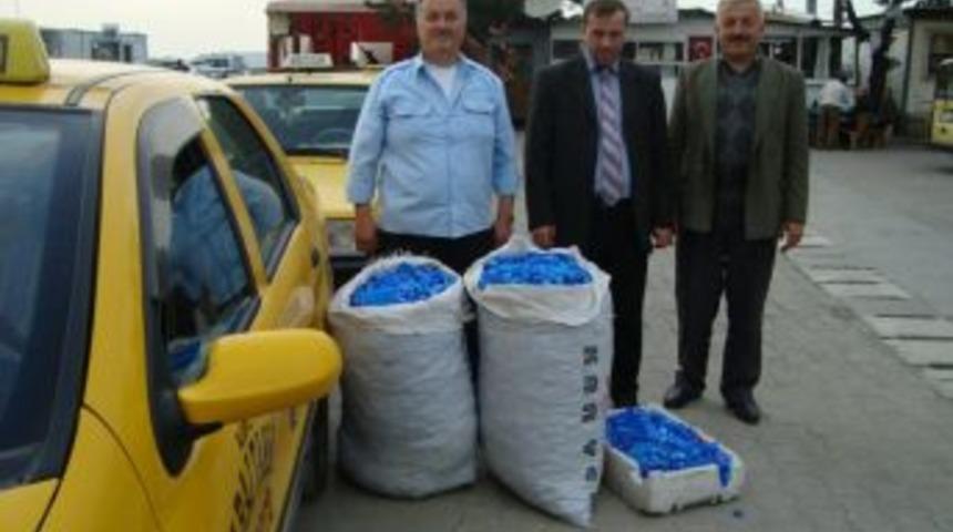 Taksiciler Mavi Kapakları teslim etti