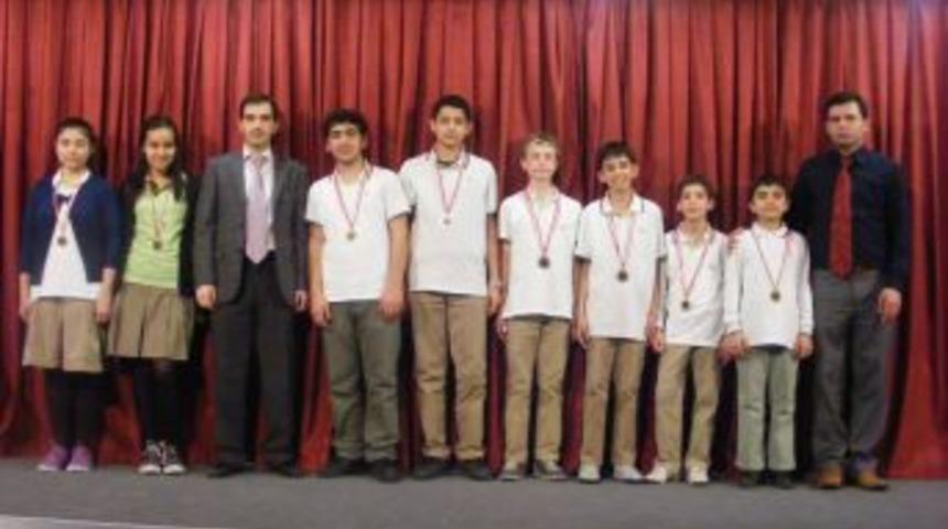 Bur&ccedil; &ouml;ğrencileri matematik yarışmasından 10 madalya ile d&ouml;nd&uuml;