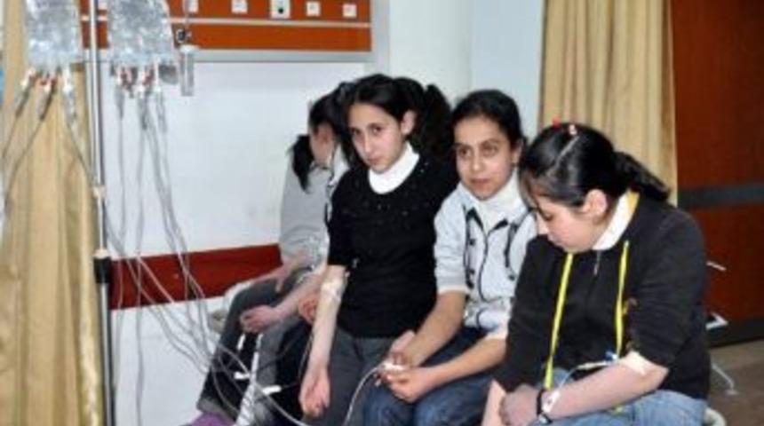 Bitlis&rsquo;te 141 &ouml;ğrenci yedikleri pideden zehirlendi