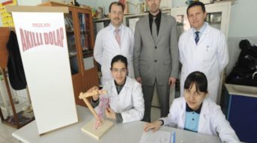 &Ouml;ğrenciler, engelliler i&ccedil;in akıllı dolap geliştirdi