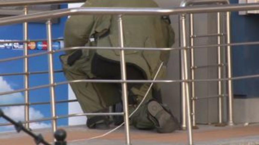 Ş&uuml;pheli &ccedil;antadan bidon &ccedil;ıktı