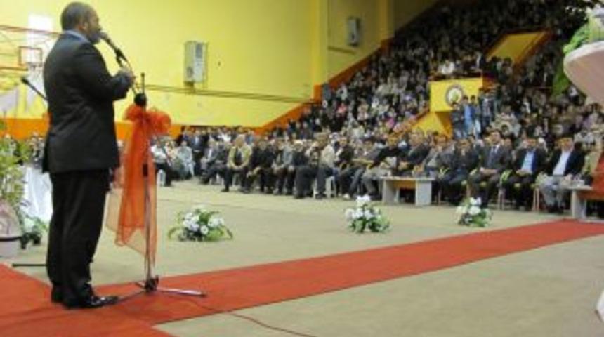 Seydişehirlilerin Efendimiz  sevgisi kapalı spor salonuna sığmadı