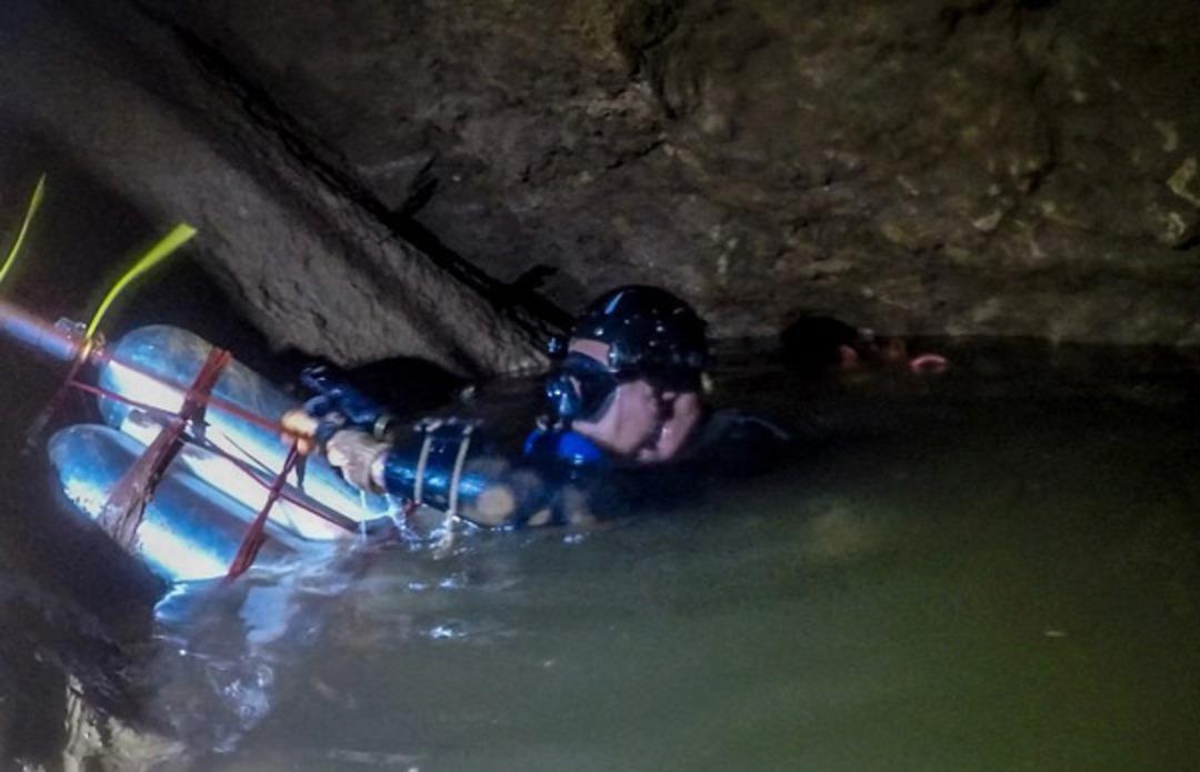 Mağaradaki &ccedil;ocuklar ve antren&ouml;r kurtarıldı! 