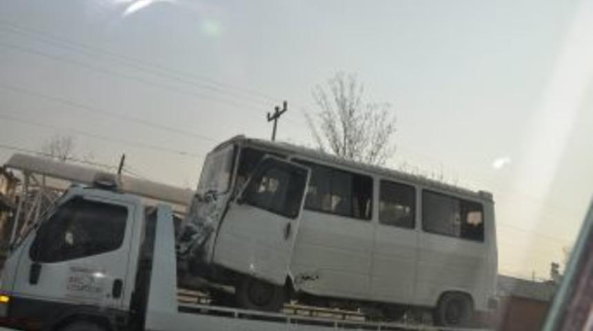 D-100 kara yolunda kaza, 10 kişi yaralandı