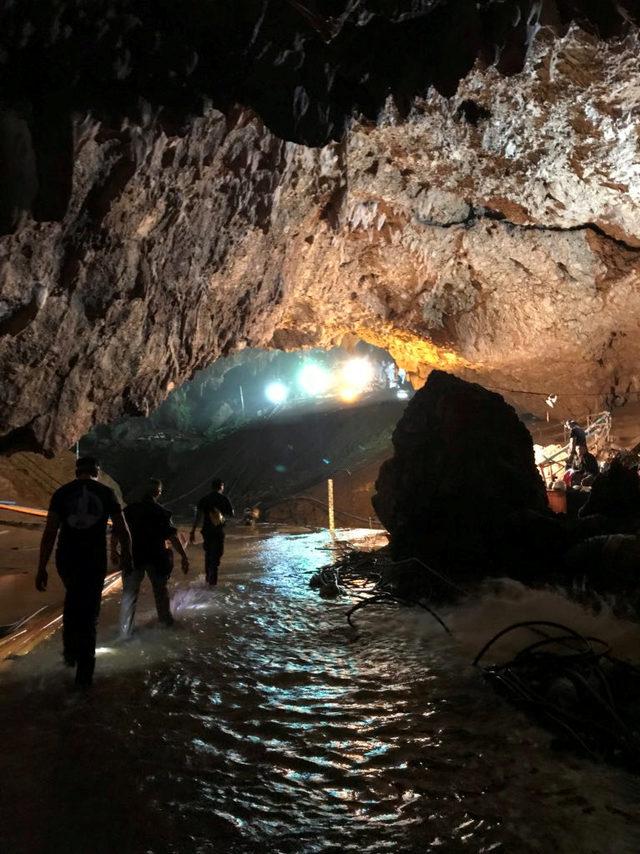 2018-07-10T045927Z_1394481896_RC1B14AB9FD0_RTRMADP_3_THAILAND-ACCIDENT-CAVE