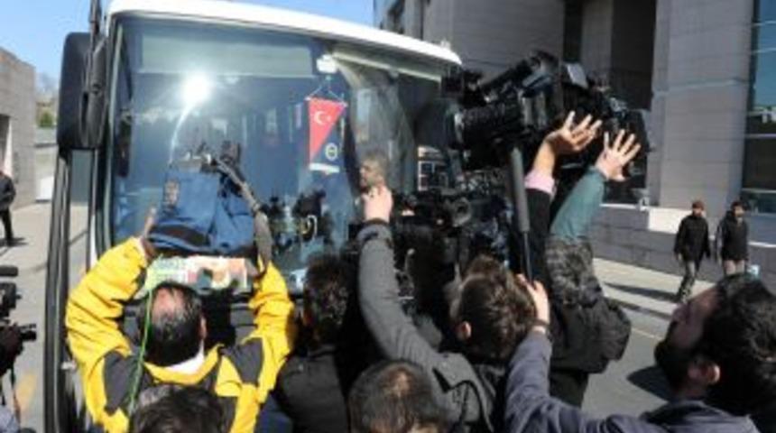 Avrupa şampiyonluğu kupasını Aziz Yıldırım'a getirdiler