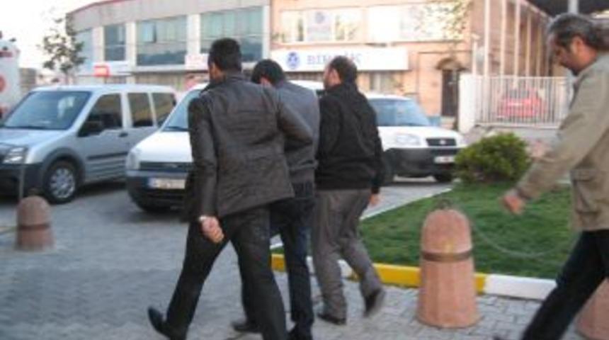 Ter&ouml;r operasyonunda g&ouml;zaltına alınanlar sağlık kontrol&uuml;nden ge&ccedil;irildi