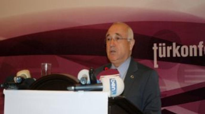 Cemil &Ccedil;i&ccedil;ek: Darbeciler yargılanıyor, T&uuml;rkiye yeni anayasa yapmaya mecbur