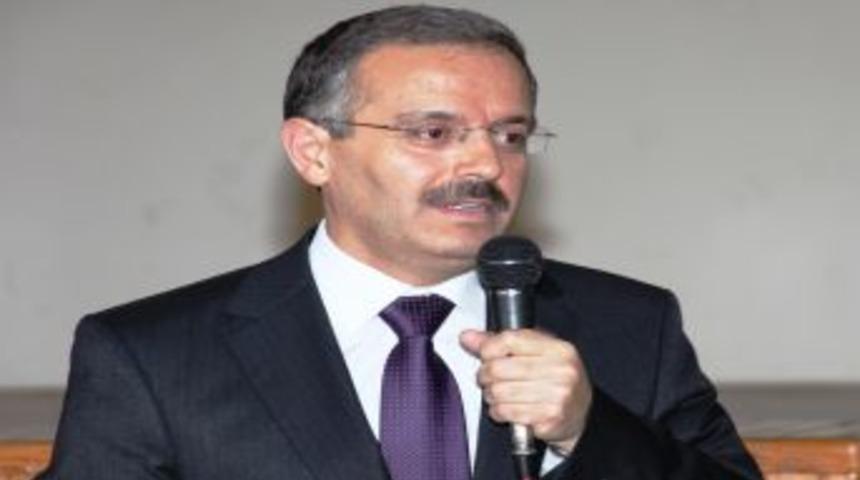 Prof. G&ouml;kmen: Vermek, hizmet toplumunun, almak ise t&uuml;ketim toplumunun &ouml;zelliği