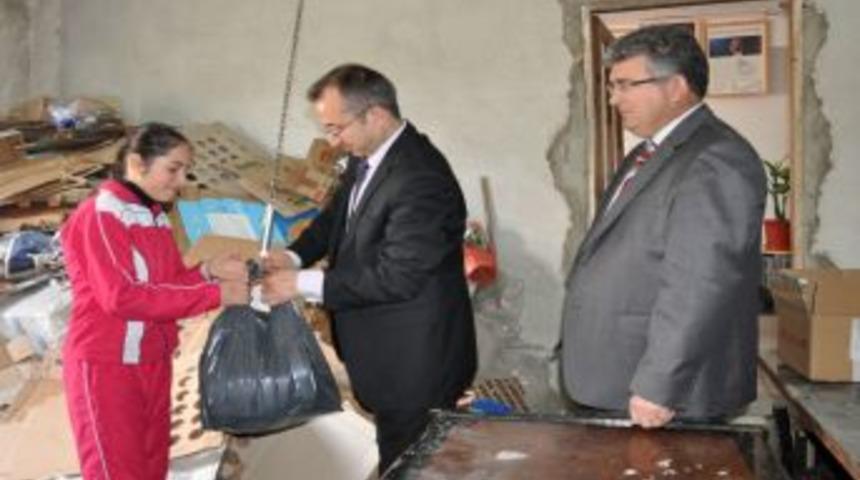 Atık kağıtları toplayan &ouml;ğrenciler ağa&ccedil;ları kurtardı, sırada &ouml;d&uuml;l var