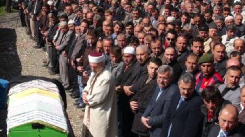 Annesiyle suda kaybolan Serdar Sara&ccedil; son yolculuğuna uğurlandı