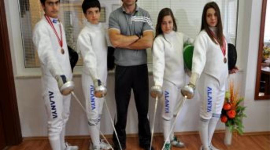 Bu okulda kılı&ccedil;lar konuşuyor