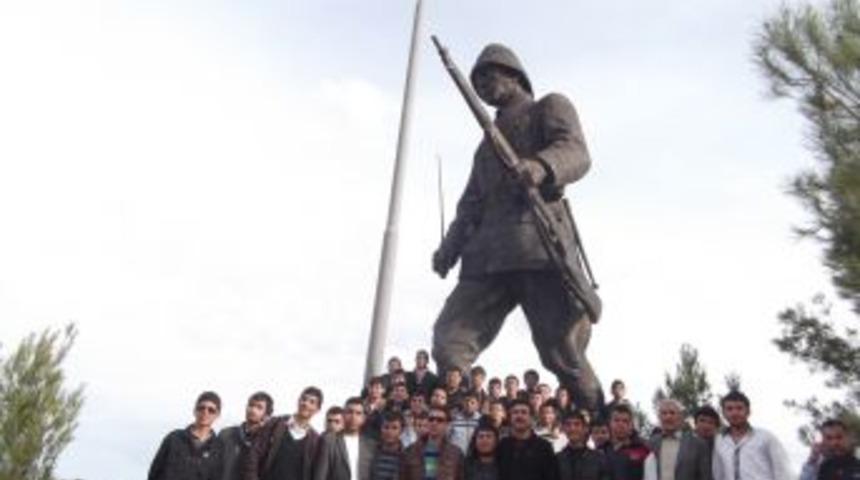 G&ouml;lbaşılı &ouml;ğrenciler İstanbul ve &Ccedil;anakkale'de tarihi mekanları gezdi