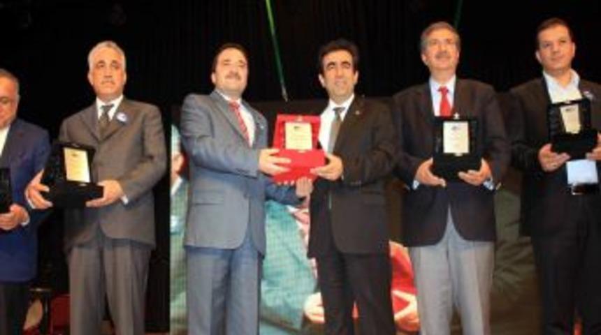 Kimse Yok Mu Derneği hayırsever iş adamlarını &ouml;d&uuml;llendirdi