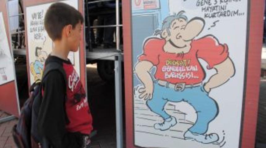Kızılay, karikat&uuml;r sergisiyle kan bağışına dikkat &ccedil;ekiyor