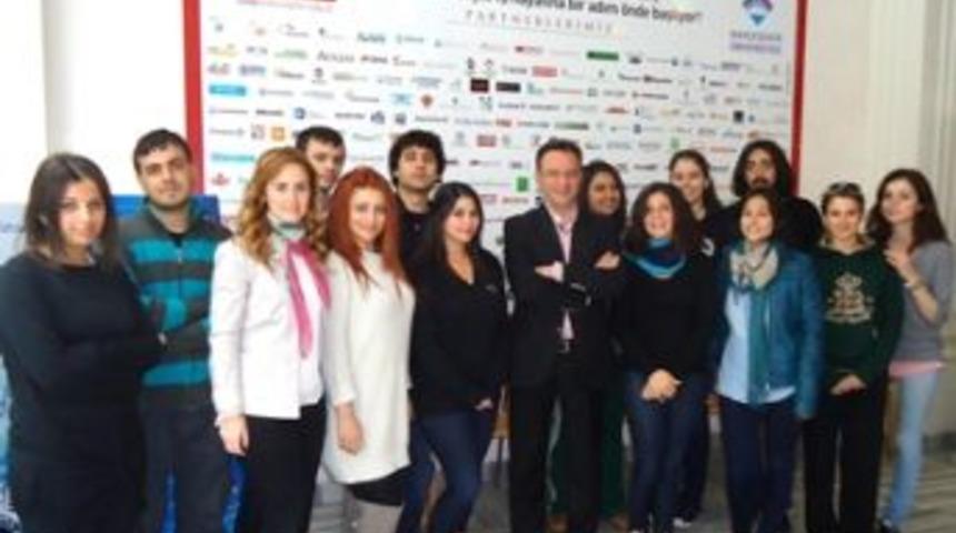 Ajans Press, tecr&uuml;besini gen&ccedil;lerle paylaşıyor