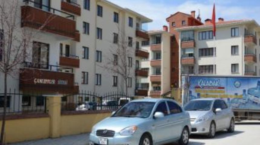 Emekli Albay T&uuml;rk'&uuml;n evindeki arama 4 saattir s&uuml;r&uuml;yor