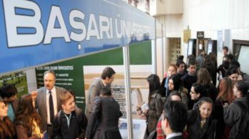 &Ouml;ğrenciler, Canik Başarı &Uuml;niversitesi standına yoğun ilgi g&ouml;sterdi