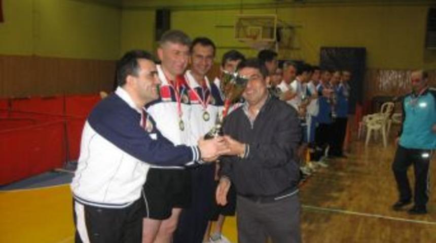 Eğirdir Meyvecilik Araştırma İstasyonu masa tenisinde birinci oldu