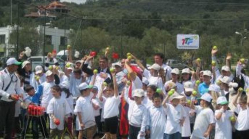 Altınoluk Belediyesi Raketini CUP Gel 4 Tenis Şenliği başlıyor