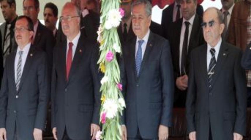 Arın&ccedil;: Eğitimin iyi verilmesi durumunda &uuml;lkede anarşist yetişmez