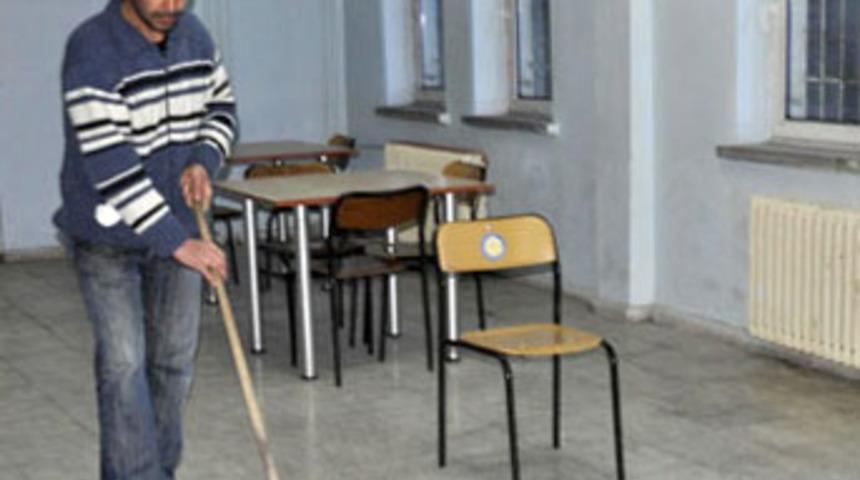 Eşe tokat atana temizlik cezası