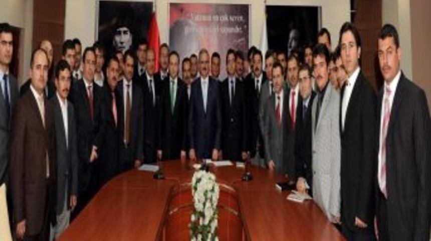 Vali Karaloğlu, g&ouml;n&uuml;ll&uuml; &ouml;ğretmenleri kabul etti
