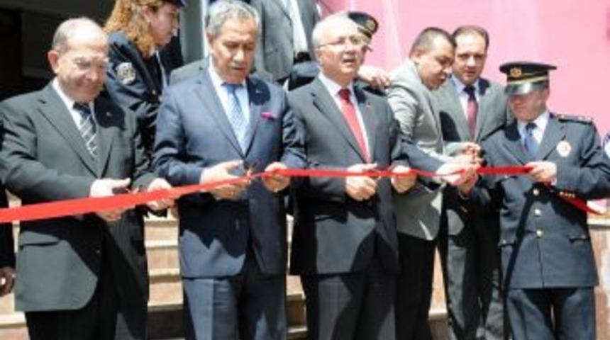 Arın&ccedil;: Emniyet mensupları hakettiği &ouml;zl&uuml;k haklarına en kısa zamanda kavuşacak