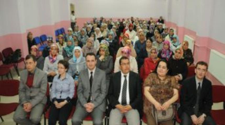 Anne-babalara &ccedil;ocukların alan ve meslek se&ccedil;imlerindeki rolleri anlatıldı