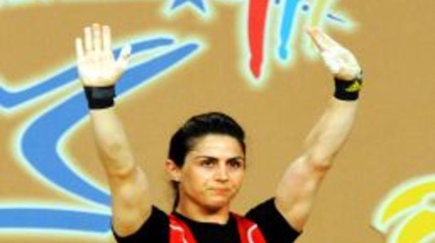 Sibel Şimşek koparmada altın madalya kazandı