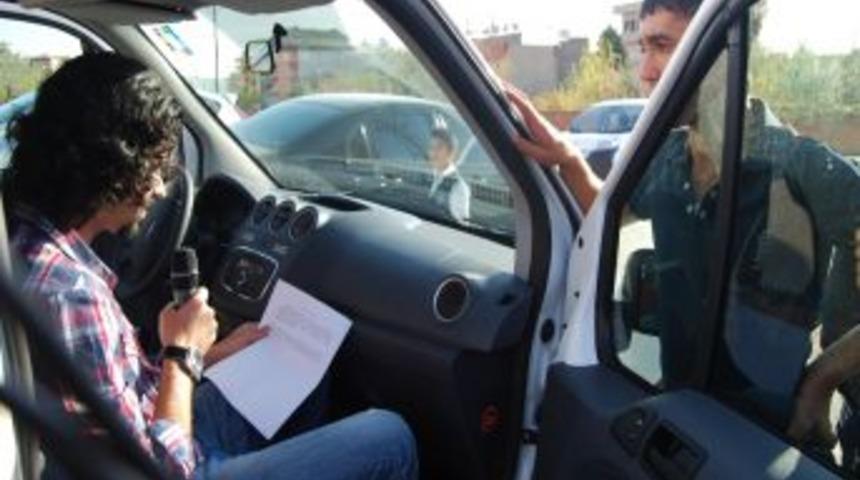 Polis, K&uuml;rt&ccedil;e ve T&uuml;rk&ccedil;e anonsla vatandaşları uyuşturucuya karşı uyardı
