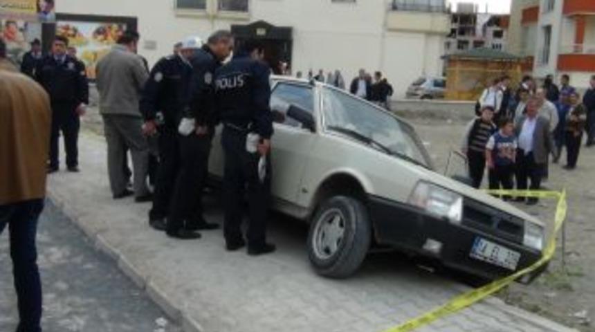 Ara&ccedil;, anne ve &ccedil;ocuğuna &ccedil;arptı