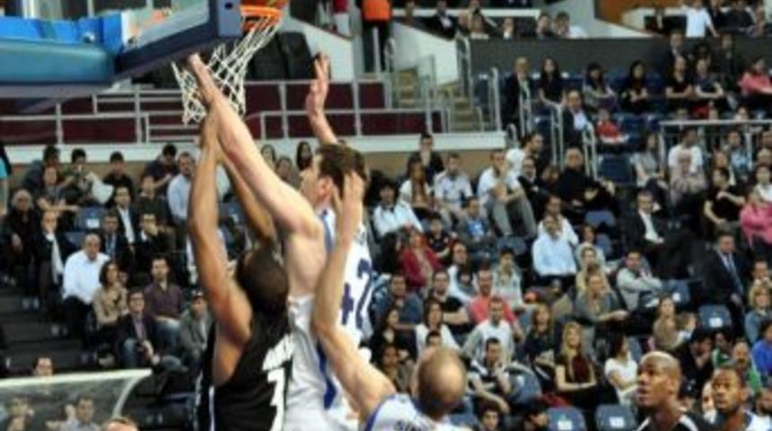 Anadolu Efes: 77 - Beşiktaş Milangaz: 86