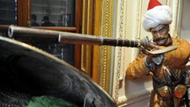 Bakan Günay, savaş sergisi açtı