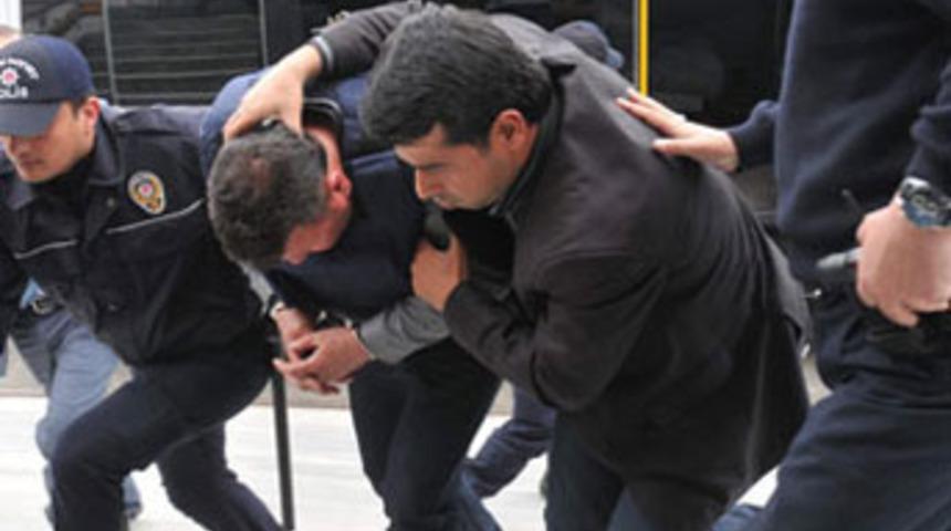 Tecav&uuml;zc&uuml; ormanda uyurken yakalandı