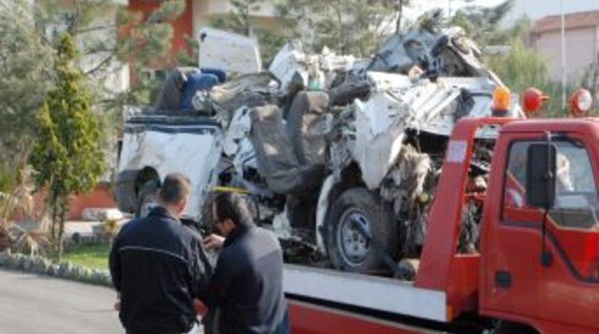 Polis, hurdaya d&ouml;nen minib&uuml;s&uuml; inceleyecek