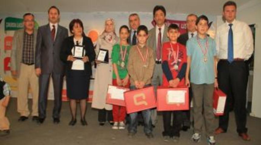 Matematik şampiyonları &ouml;d&uuml;llendirildi
