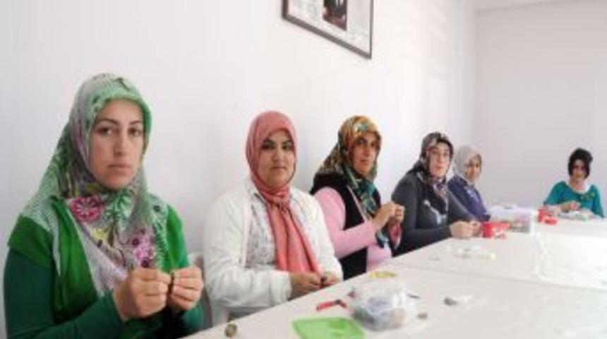Mamak aile merkezleri kadınlara meslek edindiriyor