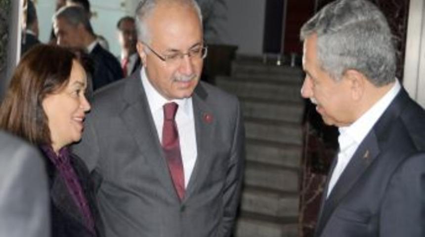 Başbakan Yardımcı Arın&ccedil;, Manisa'dan ayrıldı