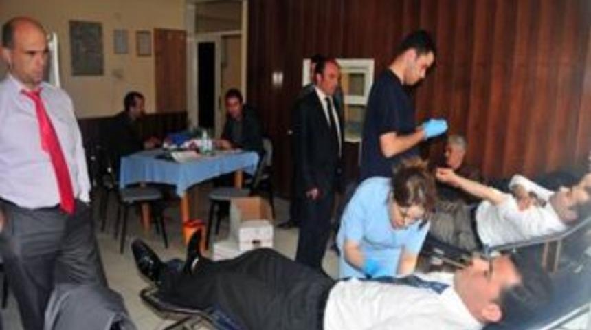 &Ouml;zel idare &ccedil;alışanları kan verdi