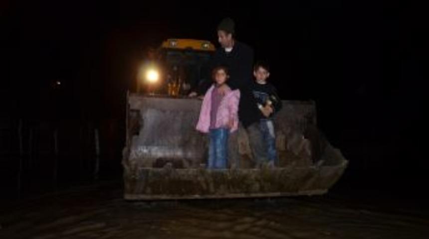 D&uuml;z Kışla kar suyu altında kaldı