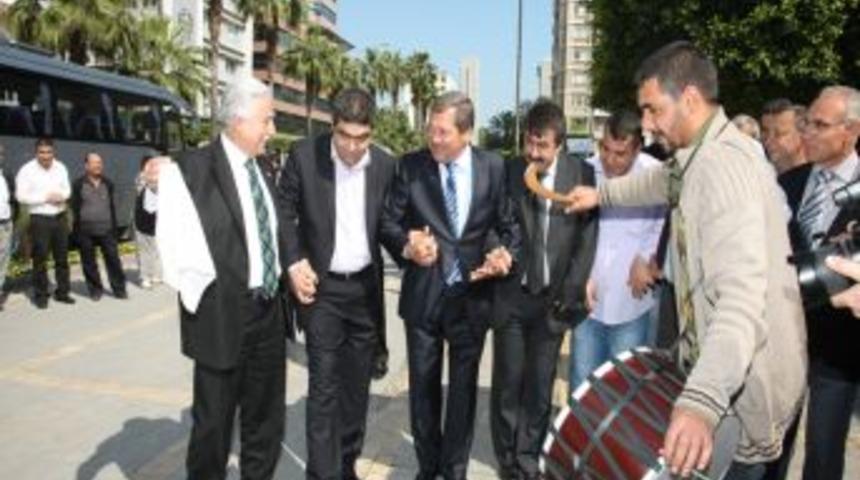 Adana B&uuml;y&uuml;kşehir'de en d&uuml;ş&uuml;k iş&ccedil;i maaşı 2 bin 100 liraya y&uuml;kseldi