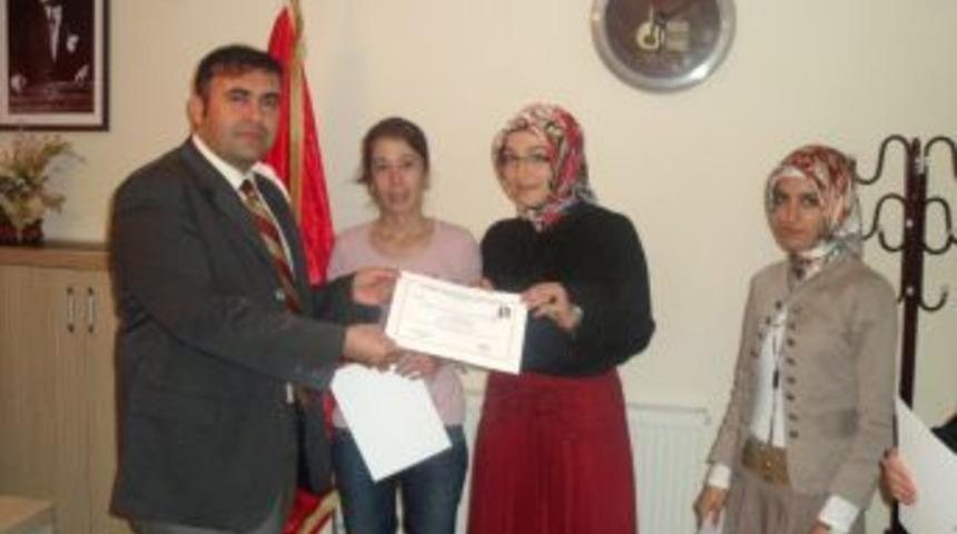 G&ouml;lbaşı'nda &Ccedil;ince kursunu tamamlayanlara sertifikaları verildi