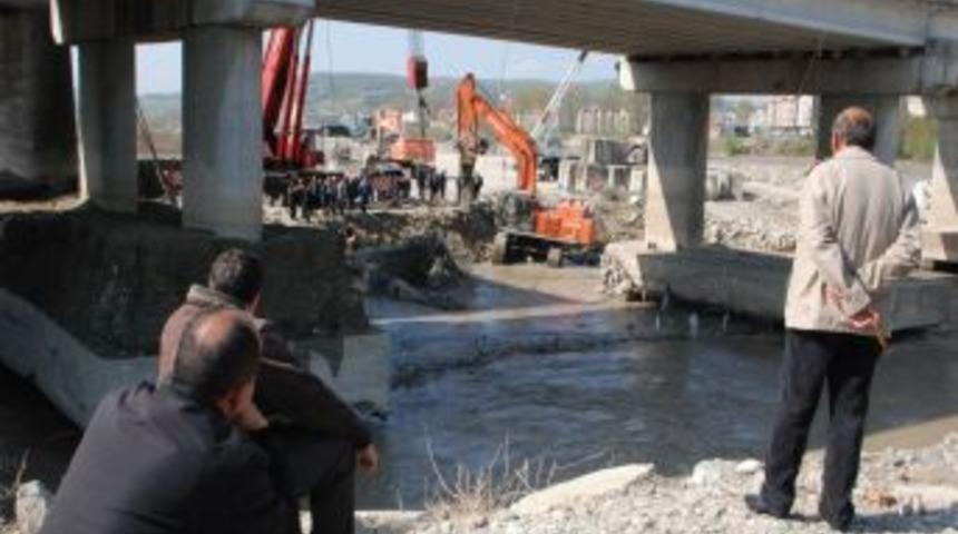 &Ccedil;alışmalar 2. cesedin bulunduğu yerde yoğunlaştırıldı