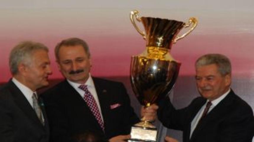 Cumhuriyet tarihinde ihracat rekoruna kupa s&uuml;prizi