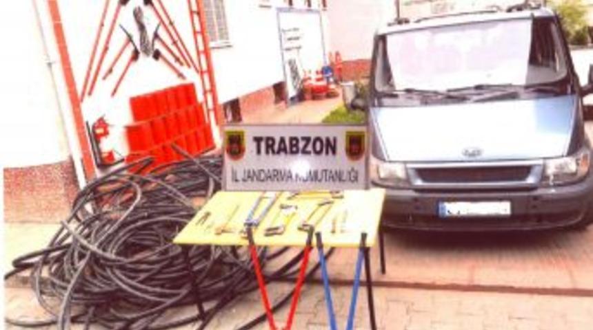 Trabzon'da kablo hırsızlığı yaptığı iddiası ile 4 kişi tutuklandı