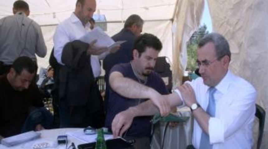 Mardin polisi Kızılay'a kan bağışında bulundu